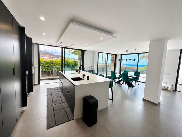 5 quarto Moradia para venda em Playa del Duque, Adeje com piscina garagem - 4 750 000 € (Ref: 9834641)