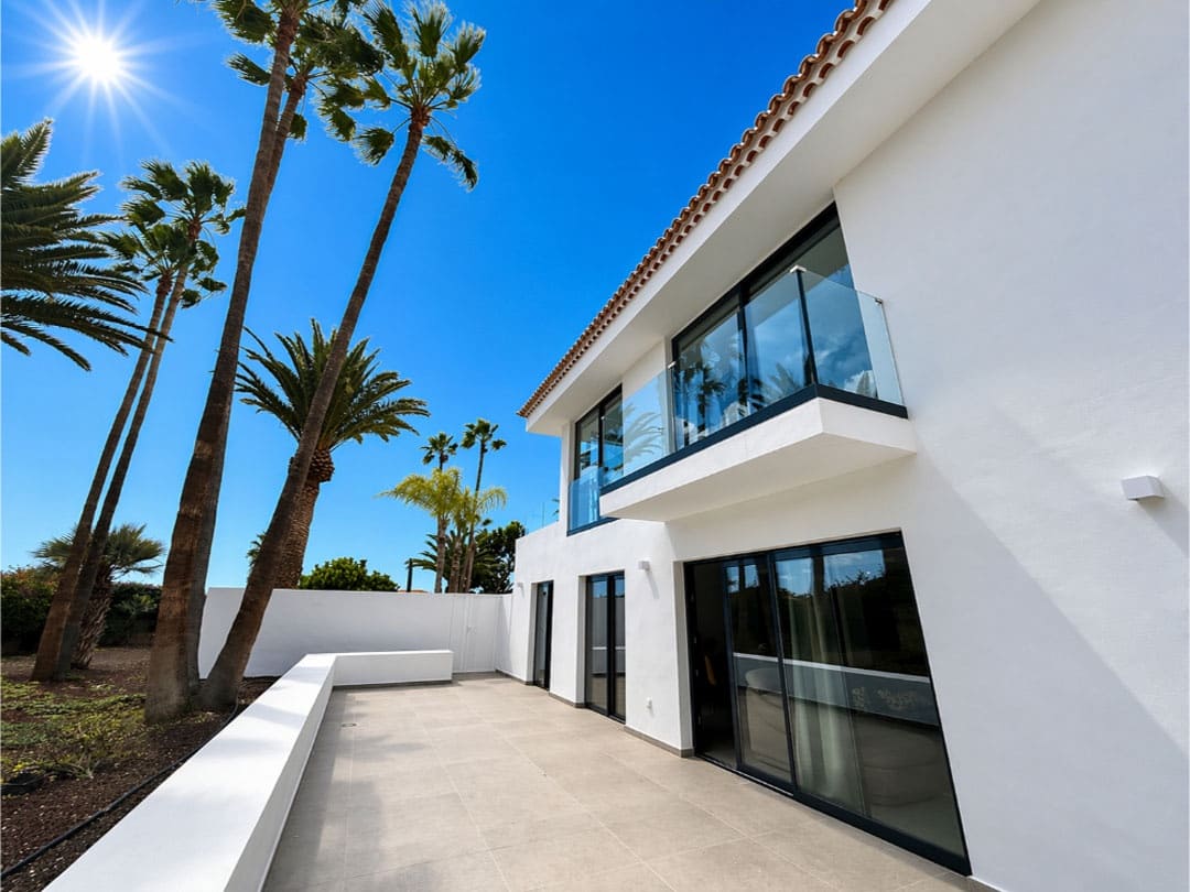5 bedroom Villa for sale in Playa del Duque with pool garage - € 4,750,000 (Ref: 9834641)