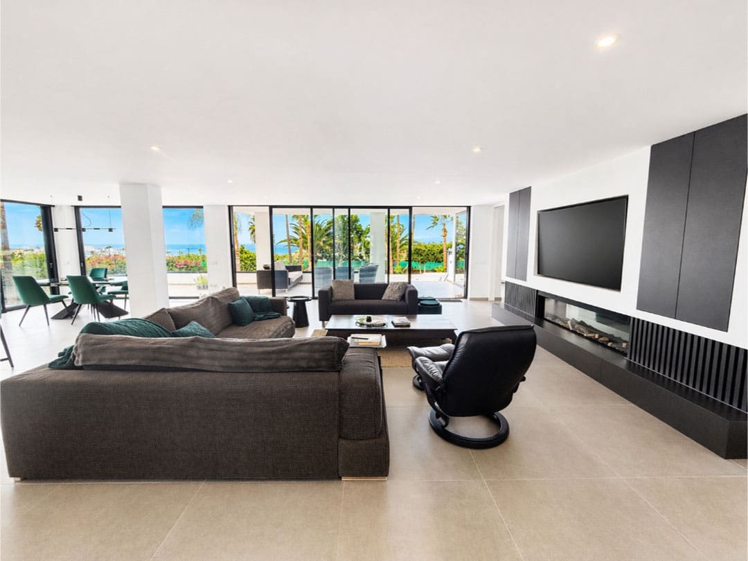 5 bedroom Villa for sale in Playa del Duque with pool garage - € 4,750,000 (Ref: 9834641)