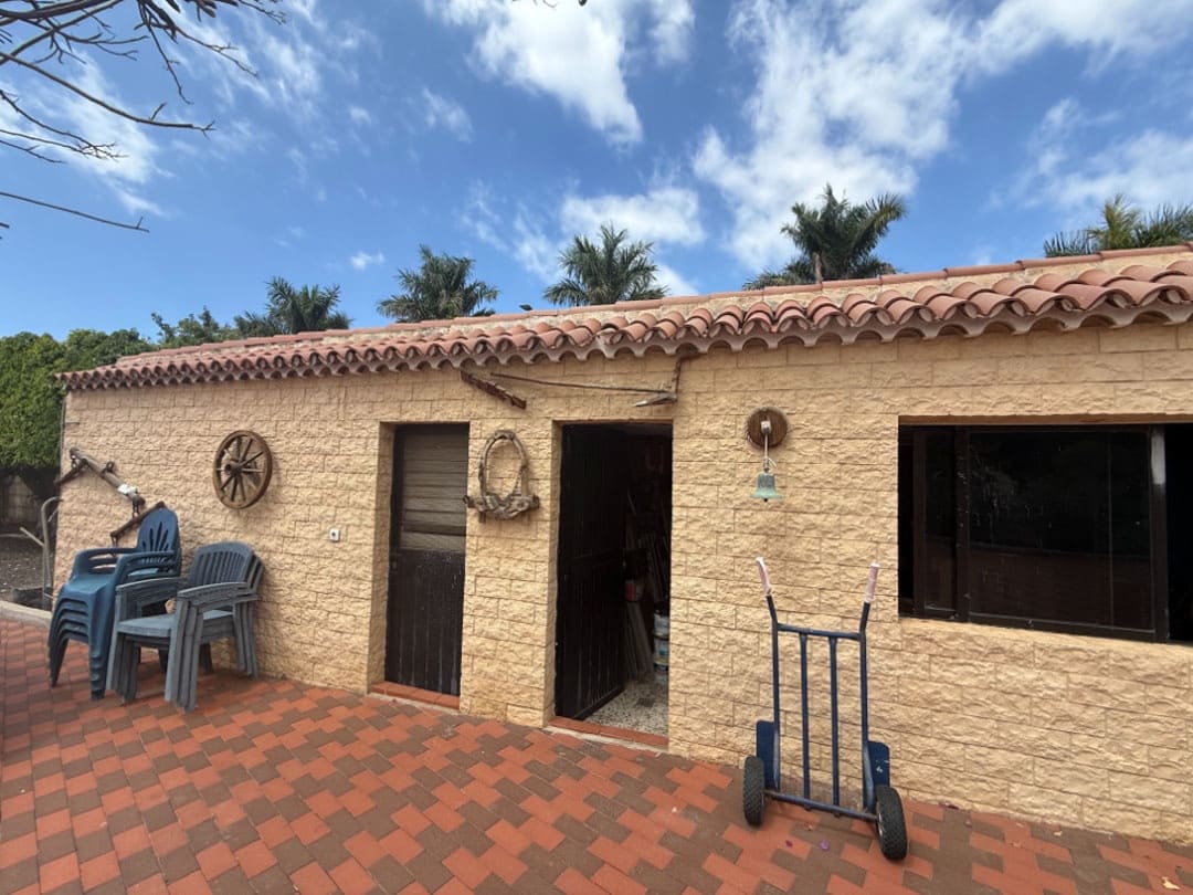 5 bedroom Villa for sale in Playa del Duque with pool garage - € 4,750,000 (Ref: 9834641)