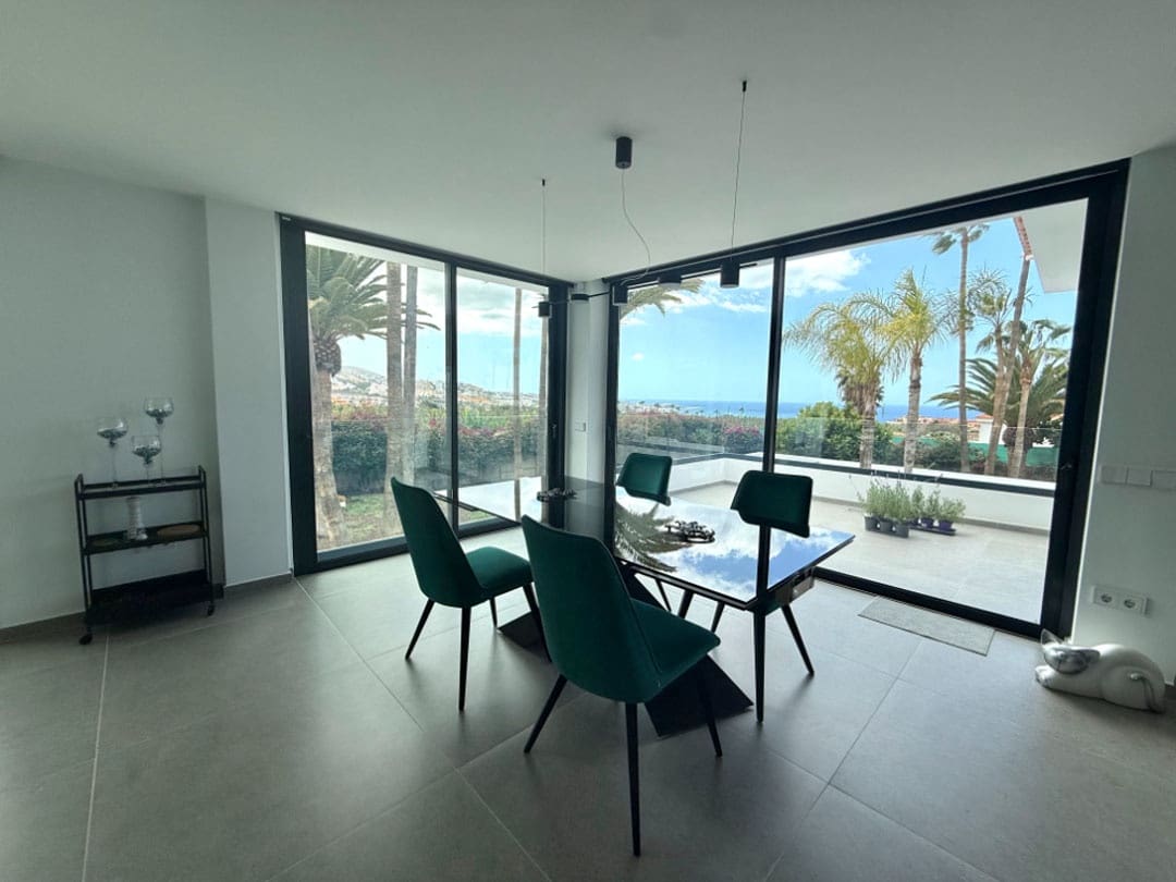 5 bedroom Villa for sale in Playa del Duque with pool garage - € 4,750,000 (Ref: 9834641)