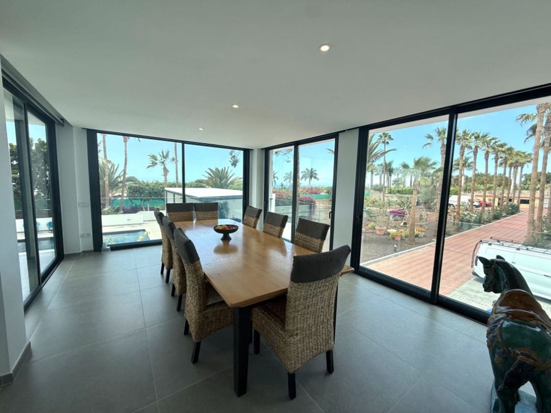 5 bedroom Villa for sale in Playa del Duque with pool garage - € 4,750,000 (Ref: 9834641)