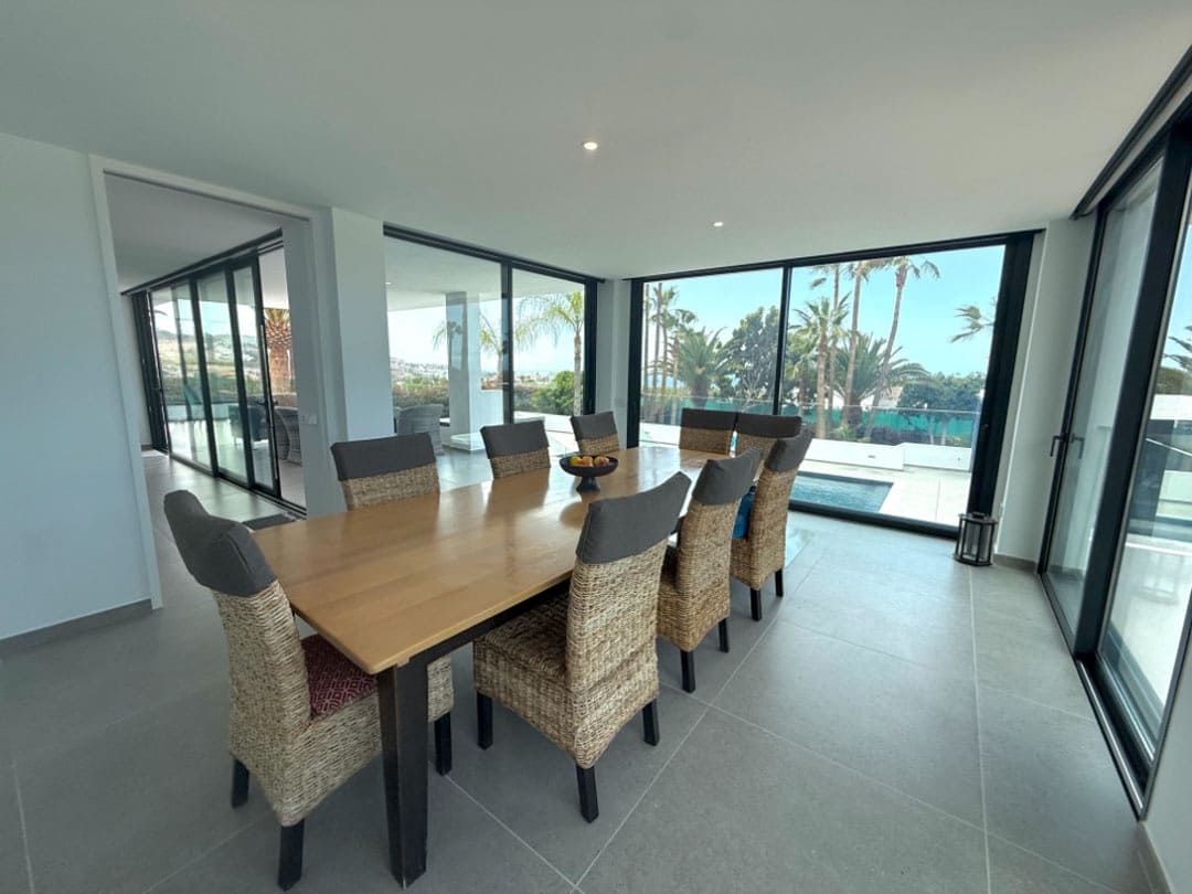 5 bedroom Villa for sale in Playa del Duque with pool garage - € 4,750,000 (Ref: 9834641)