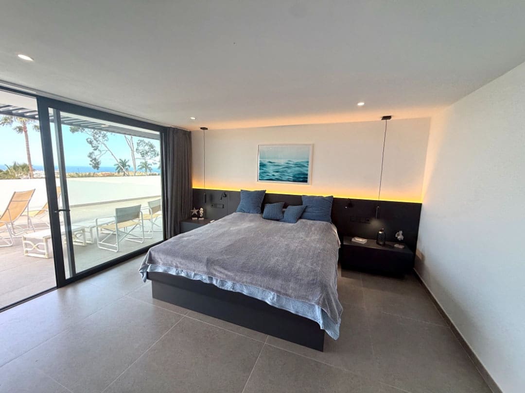 5 bedroom Villa for sale in Playa del Duque with pool garage - € 4,750,000 (Ref: 9834641)