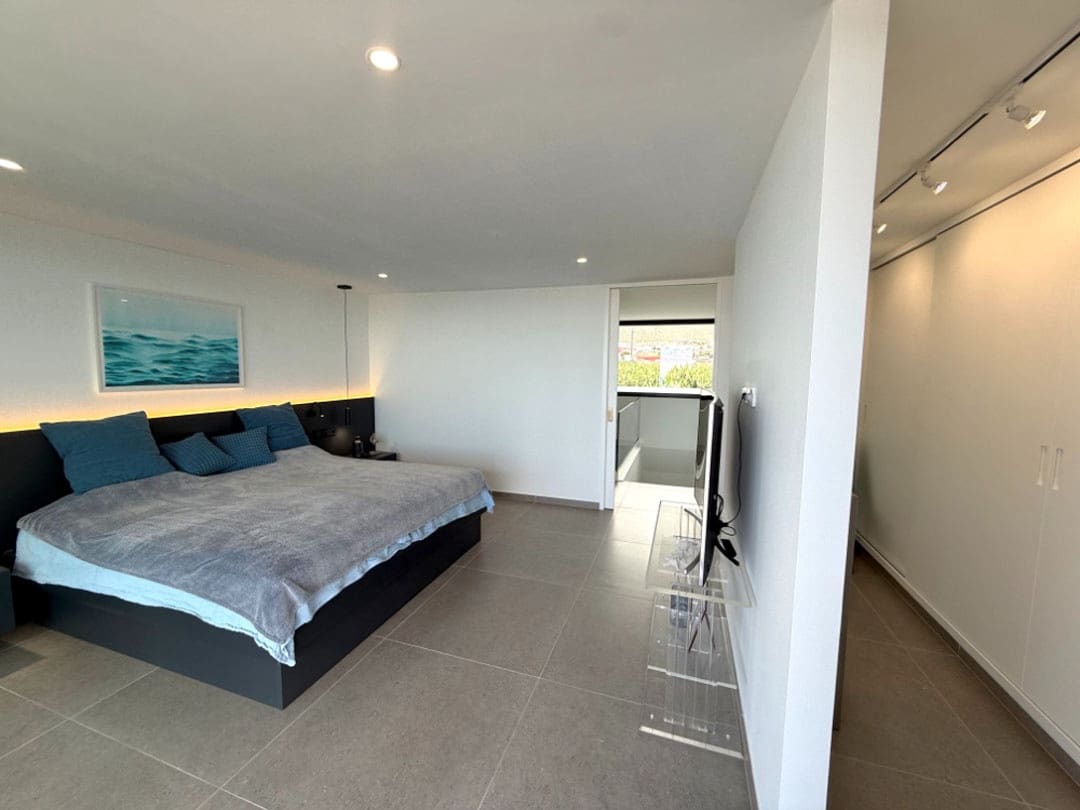 5 bedroom Villa for sale in Playa del Duque with pool garage - € 4,750,000 (Ref: 9834641)
