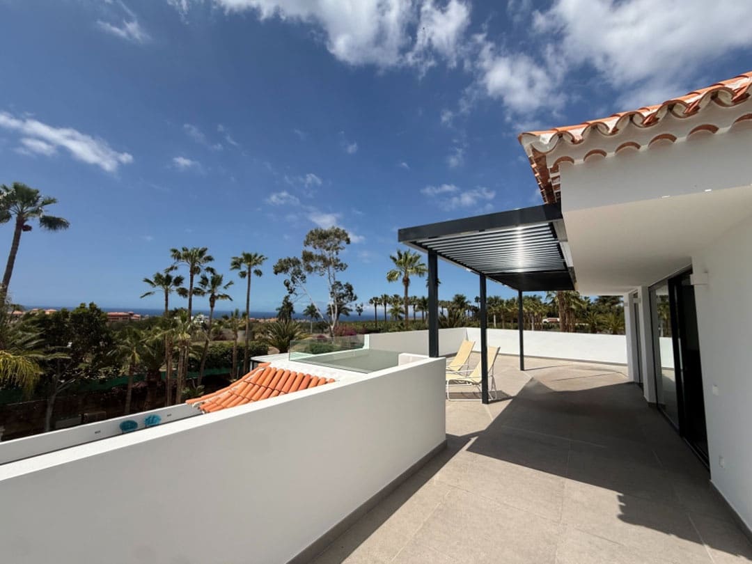 5 bedroom Villa for sale in Playa del Duque with pool garage - € 4,750,000 (Ref: 9834641)