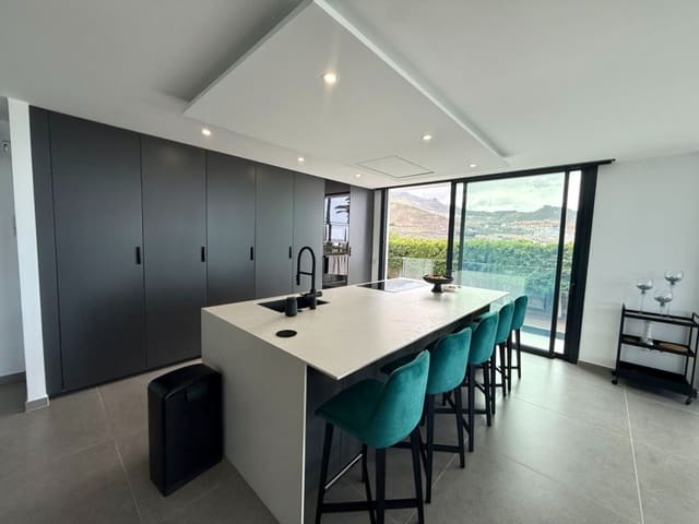 5 quarto Moradia para venda em Playa del Duque, Adeje com piscina garagem - 4 750 000 € (Ref: 9834641)