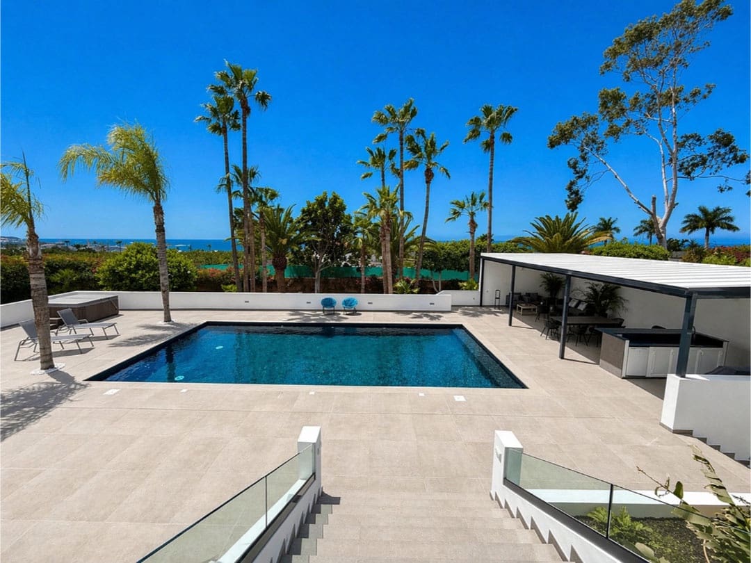 5 bedroom Villa for sale in Playa del Duque with pool garage - € 4,750,000 (Ref: 9834641)