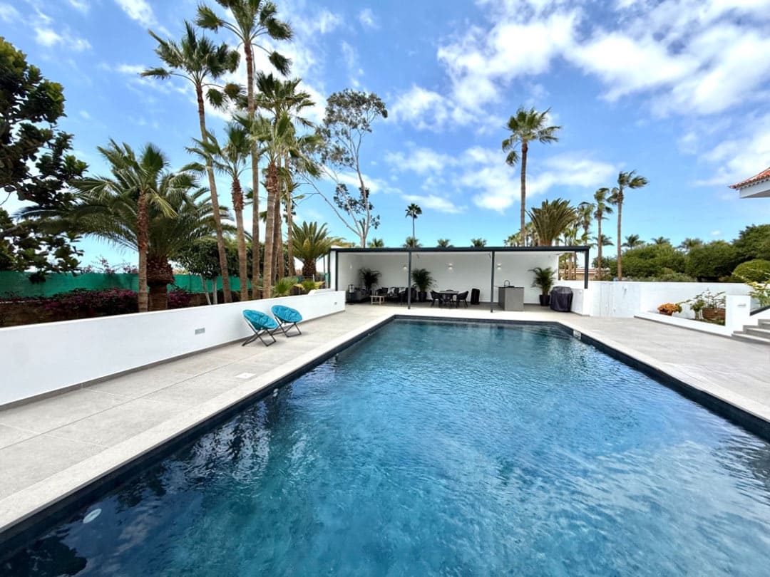 5 bedroom Villa for sale in Playa del Duque with pool garage - € 4,750,000 (Ref: 9834641)