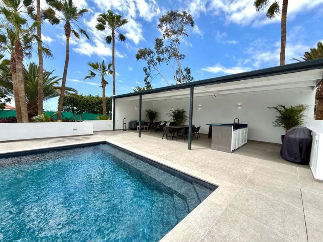 5 bedroom Villa for sale in Playa del Duque with pool garage - € 4,750,000 (Ref: 9834641)