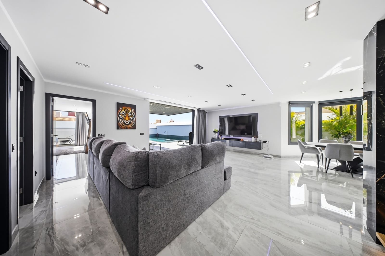 3 sypialnia Willa na sprzedaż w Costa Adeje z basenem - 2 195 000 € (Ref: 9879839)