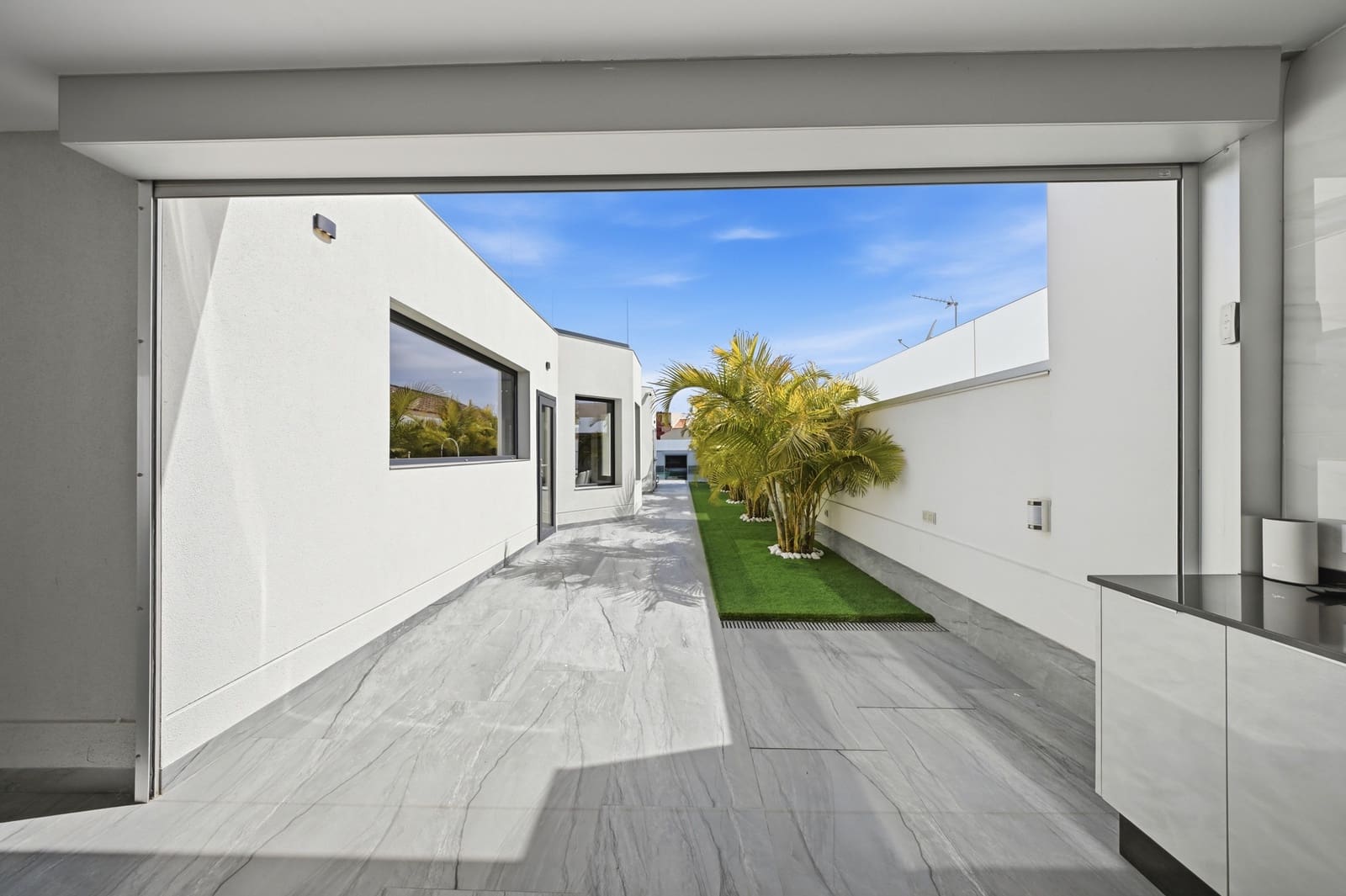 3 sypialnia Willa na sprzedaż w Costa Adeje z basenem - 2 195 000 € (Ref: 9879839)