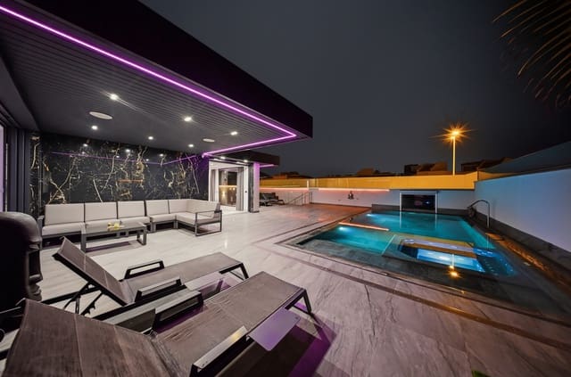 3 sypialnia Willa na sprzedaż w Costa Adeje, Adeje z basenem - 2 195 000 € (Ref: 9879839)