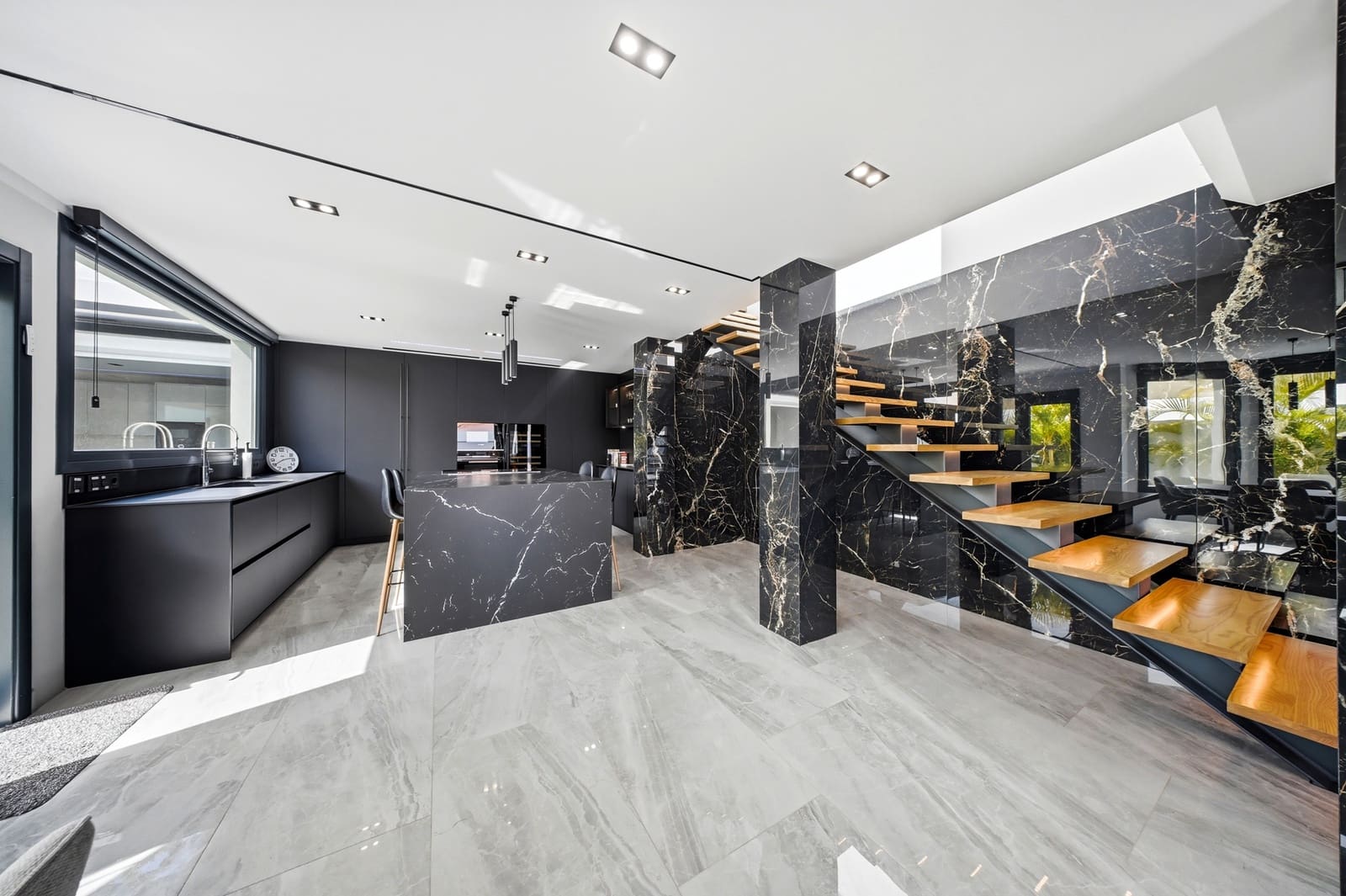 3 sypialnia Willa na sprzedaż w Costa Adeje z basenem - 2 195 000 € (Ref: 9879839)