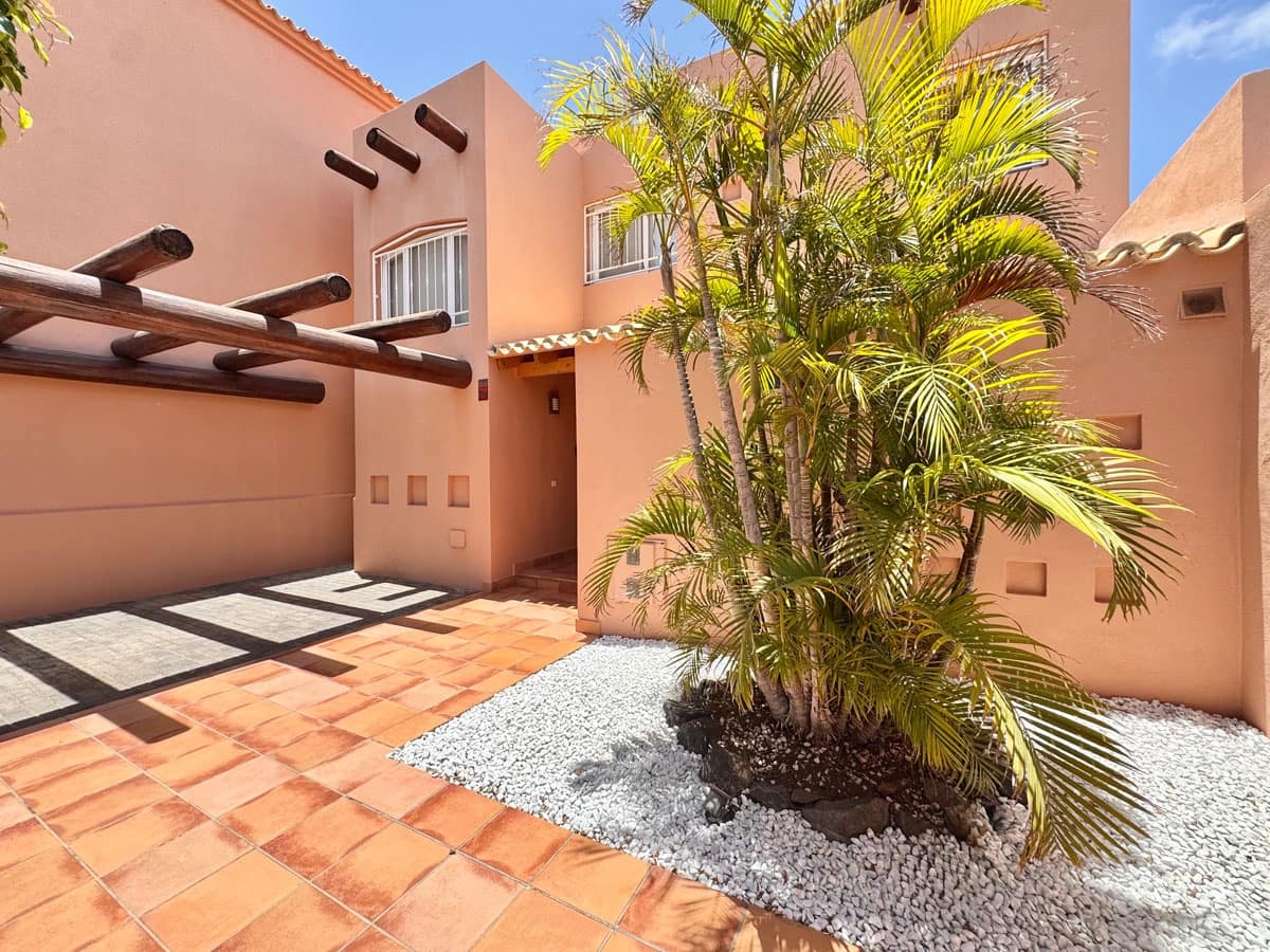 3 bedroom Villa for sale in Costa Adeje with pool garage - € 1,495,000 (Ref: 9895457)