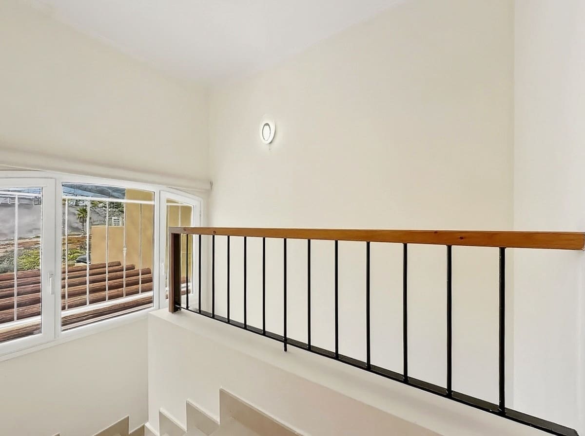 3 bedroom Villa for sale in Costa Adeje with pool garage - € 1,495,000 (Ref: 9895457)