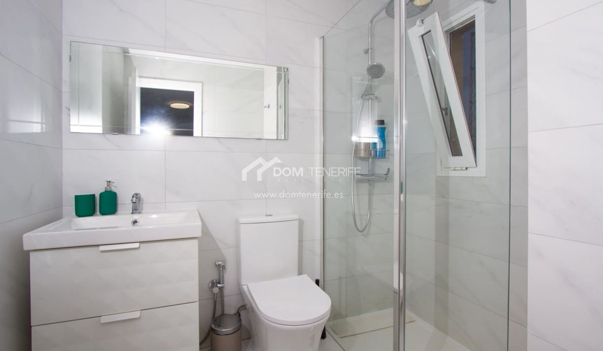 2 soverom Leilighet til salgs i Playa de las Americas med svømmebasseng - € 395 000 (Ref: 10004926)