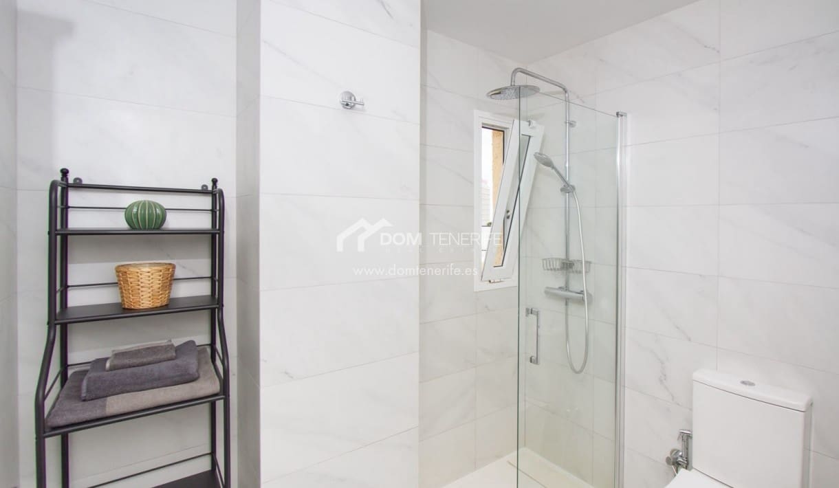 2 soverom Leilighet til salgs i Playa de las Americas med svømmebasseng - € 395 000 (Ref: 10004926)