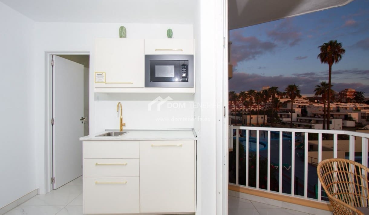 2 soverom Leilighet til salgs i Playa de las Americas med svømmebasseng - € 395 000 (Ref: 10004926)