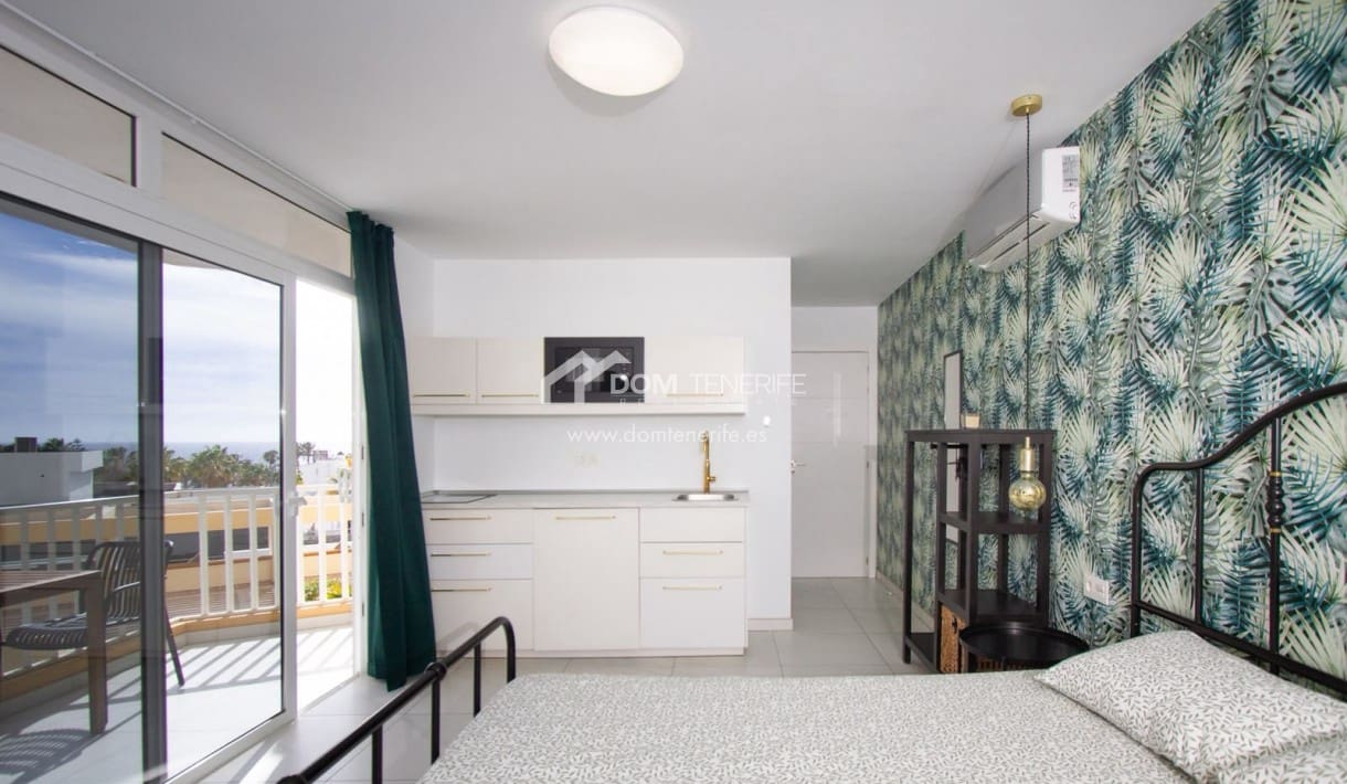 2 soverom Leilighet til salgs i Playa de las Americas med svømmebasseng - € 395 000 (Ref: 10004926)