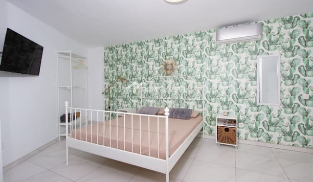 2 soverom Leilighet til salgs i Playa de las Americas, Arona med svømmebasseng - € 395 000 (Ref: 10004926)