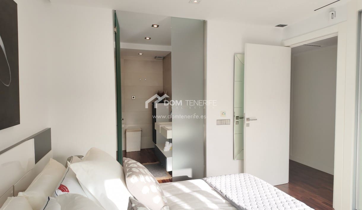 Ático de 4 habitaciones en Palm-Mar en venta con piscina garaje - 745.000 € (Ref: 10026632)