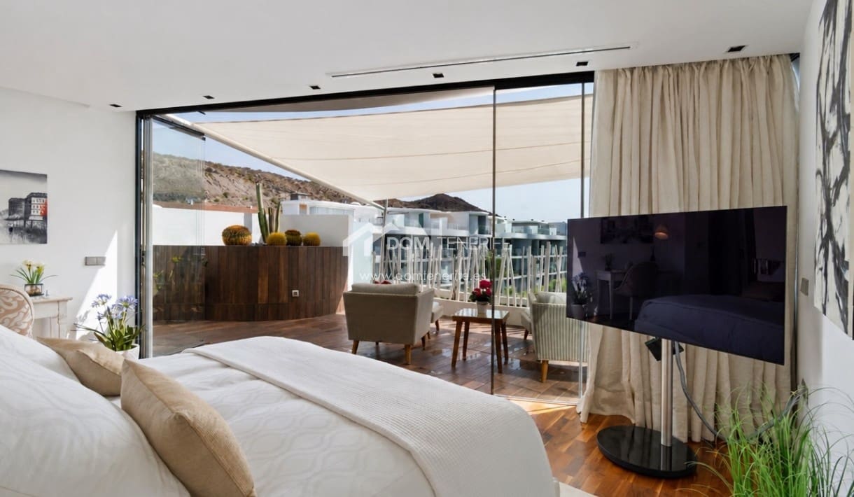 Ático de 4 habitaciones en Palm-Mar en venta con piscina garaje - 745.000 € (Ref: 10026632)