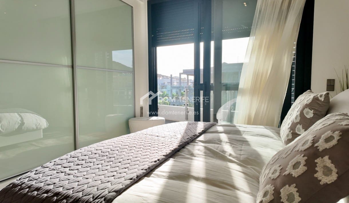 Ático de 4 habitaciones en Palm-Mar en venta con piscina garaje - 745.000 € (Ref: 10026632)