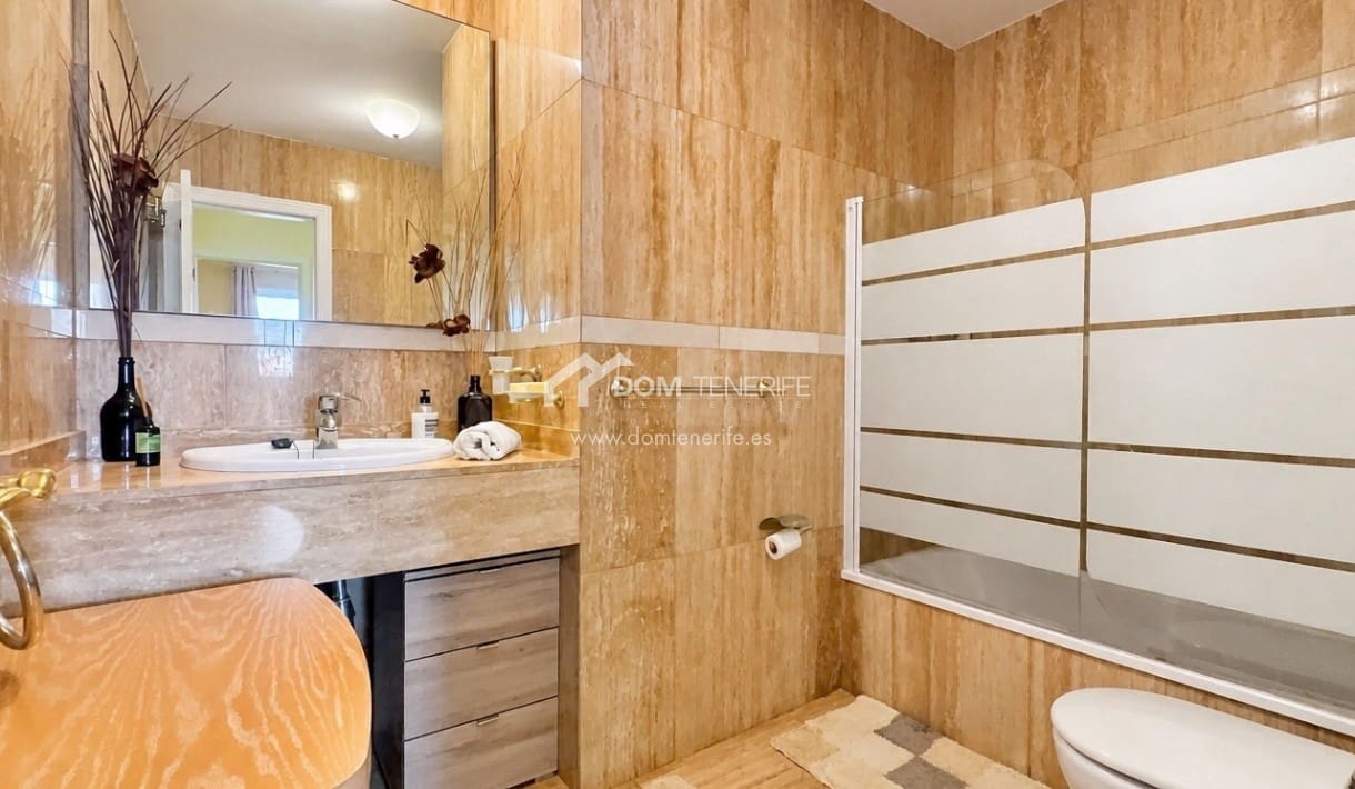 2 makuuhuone Huoneisto vuokrattavana paikassa Playa del Duque mukana uima-altaan - 2 000 € (Ref: 10040213)