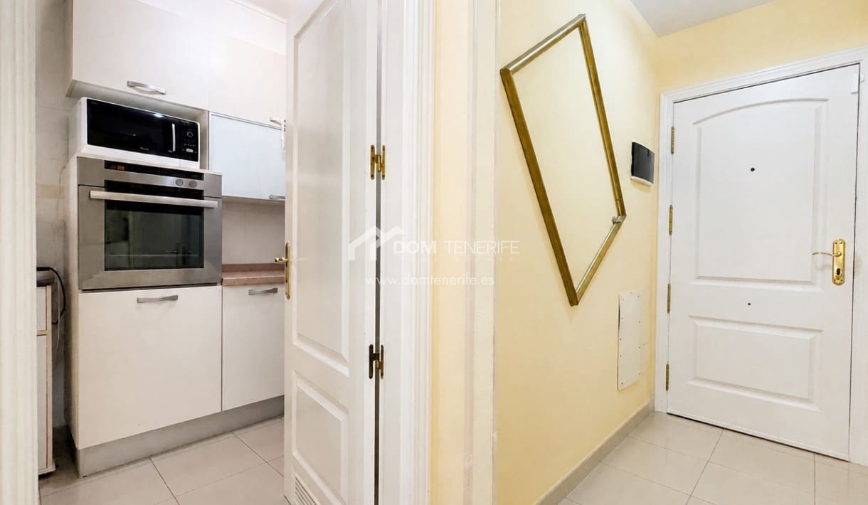 2 makuuhuone Huoneisto vuokrattavana paikassa Playa del Duque mukana uima-altaan - 2 000 € (Ref: 10040213)