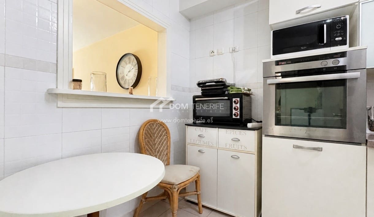 2 makuuhuone Huoneisto vuokrattavana paikassa Playa del Duque mukana uima-altaan - 2 000 € (Ref: 10040213)