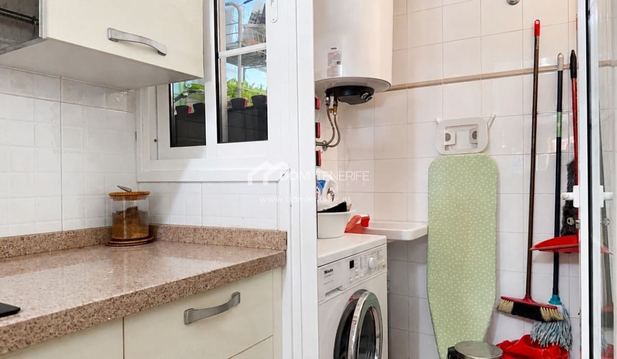 2 makuuhuone Huoneisto vuokrattavana paikassa Playa del Duque mukana uima-altaan - 2 000 € (Ref: 10040213)