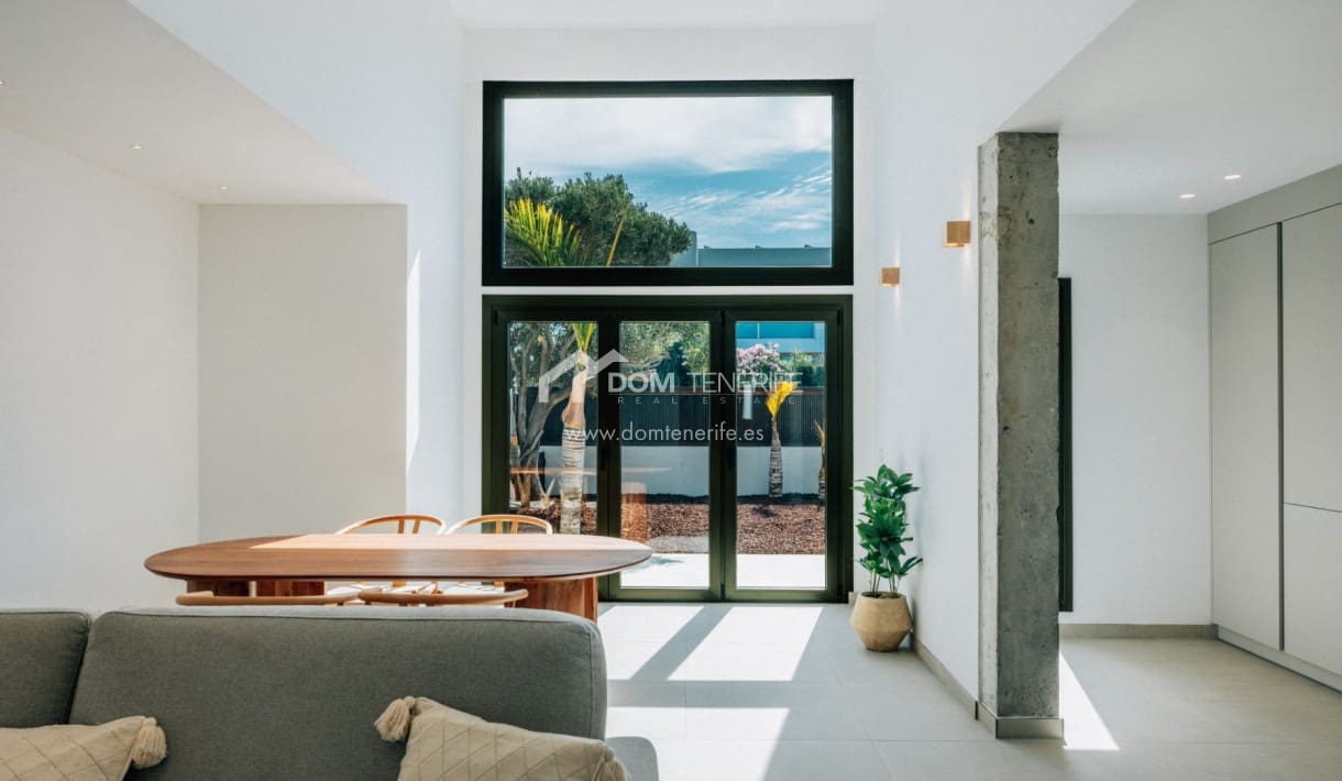 Pareado de 3 habitaciones en El Medano en venta con piscina garaje - 1.100.000 € (Ref: 10054342)