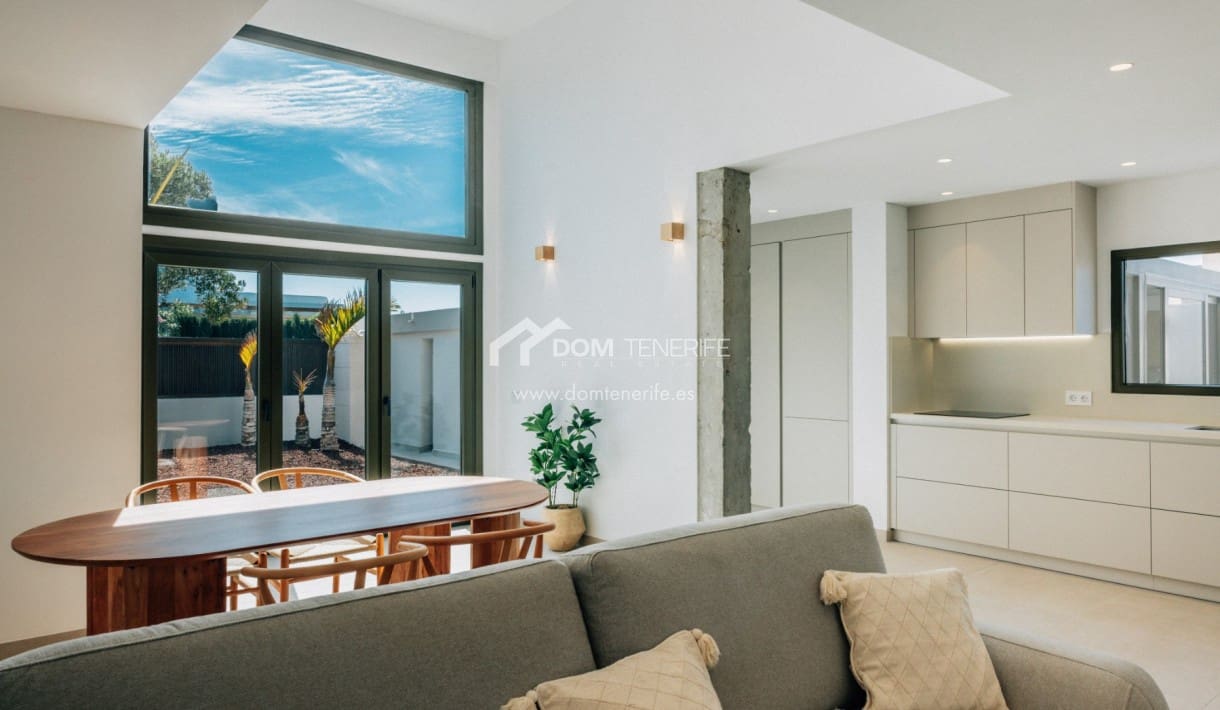 Pareado de 3 habitaciones en El Medano en venta con piscina garaje - 1.100.000 € (Ref: 10054342)