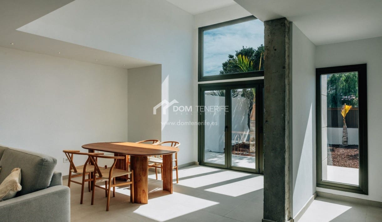 Pareado de 3 habitaciones en El Medano en venta con piscina garaje - 1.100.000 € (Ref: 10054342)