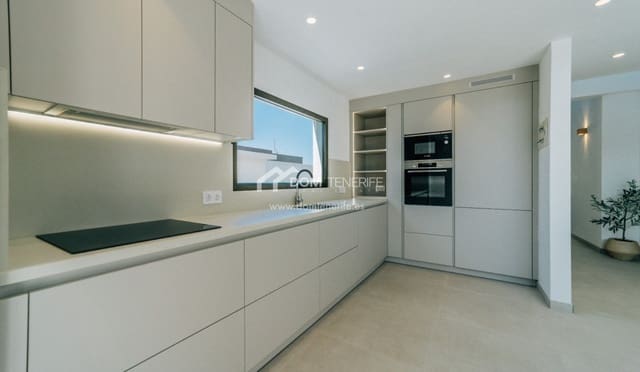 3 sovrum Semi-fristående Villa till salu i El Medano, Granadilla de Abona med pool garage - 1 100 000 € (Ref: 10054342)