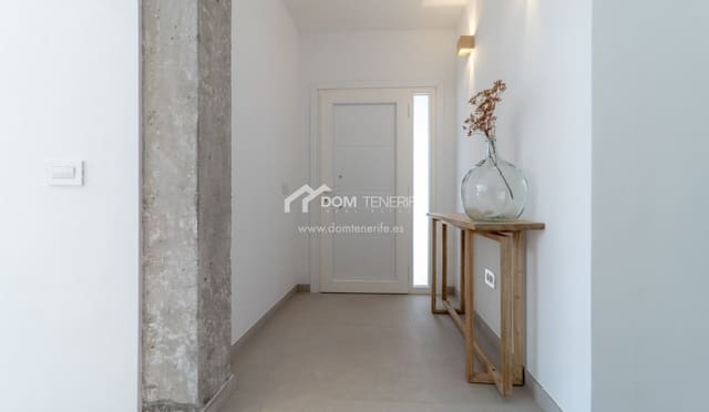 3 sovrum Semi-fristående Villa till salu i El Medano, Granadilla de Abona med pool garage - 1 100 000 € (Ref: 10054342)