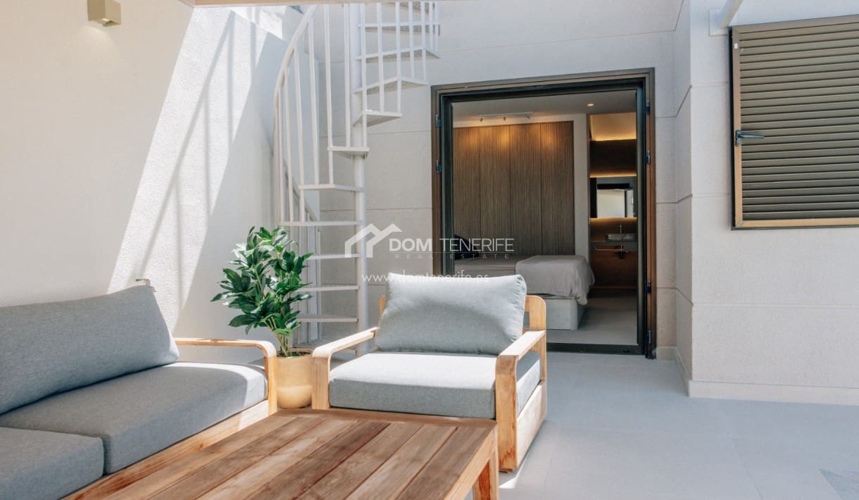 Pareado de 3 habitaciones en El Medano en venta con piscina garaje - 1.100.000 € (Ref: 10054342)
