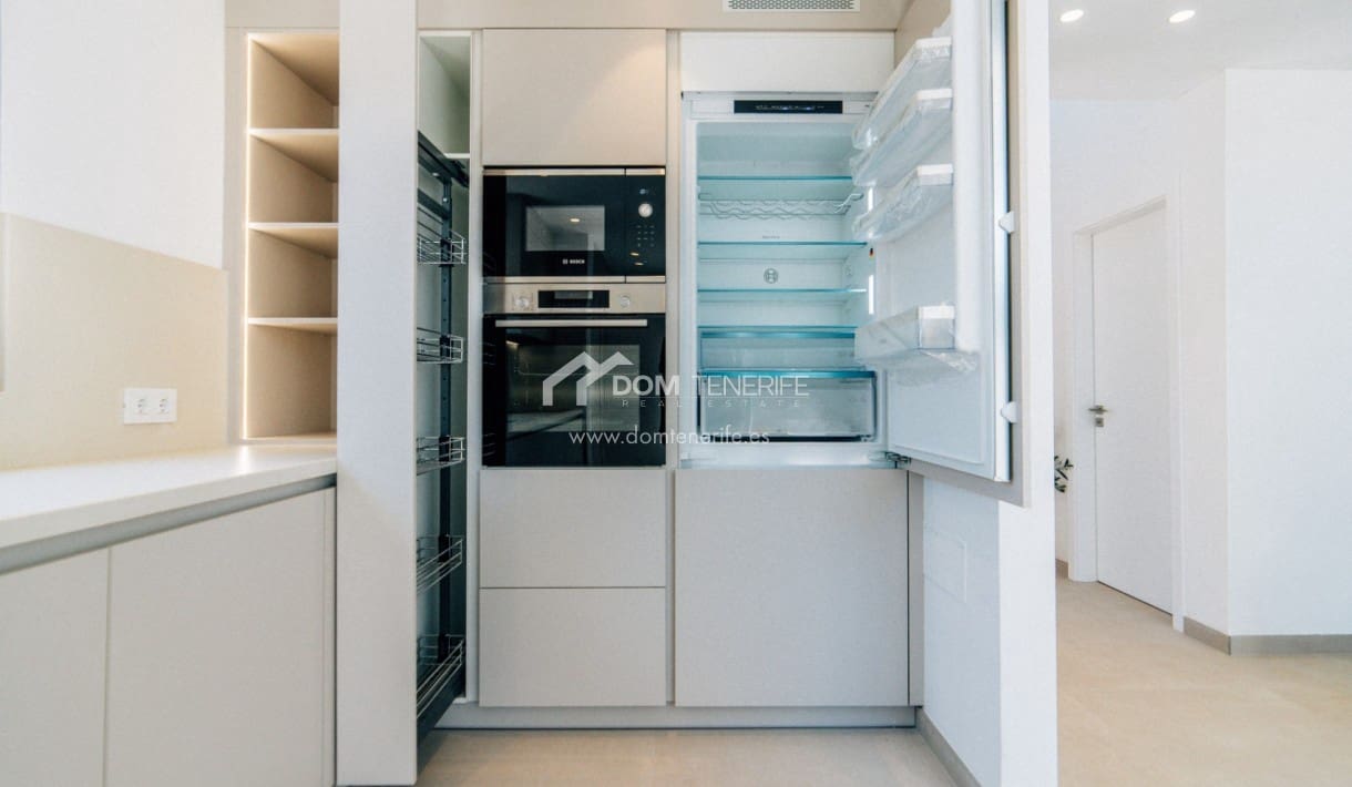 Pareado de 3 habitaciones en El Medano en venta con piscina garaje - 1.100.000 € (Ref: 10054342)