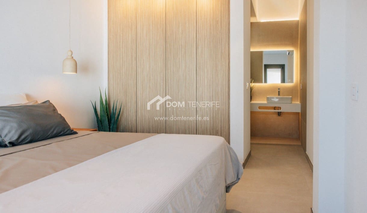 Pareado de 3 habitaciones en El Medano en venta con piscina garaje - 1.100.000 € (Ref: 10054342)