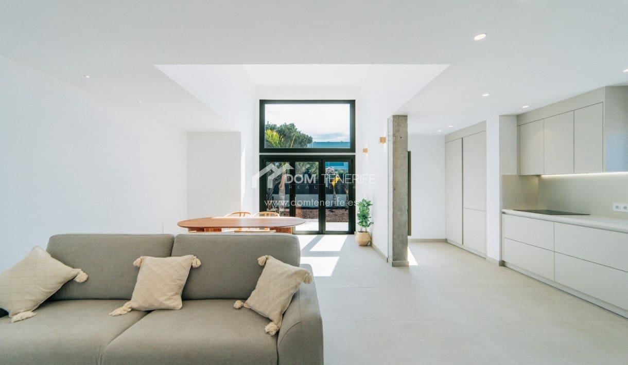 Pareado de 3 habitaciones en El Medano en venta con piscina garaje - 1.100.000 € (Ref: 10054342)