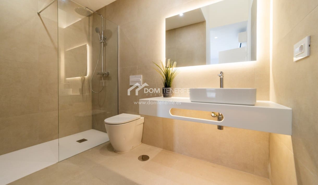 Pareado de 3 habitaciones en El Medano en venta con piscina garaje - 1.100.000 € (Ref: 10054342)