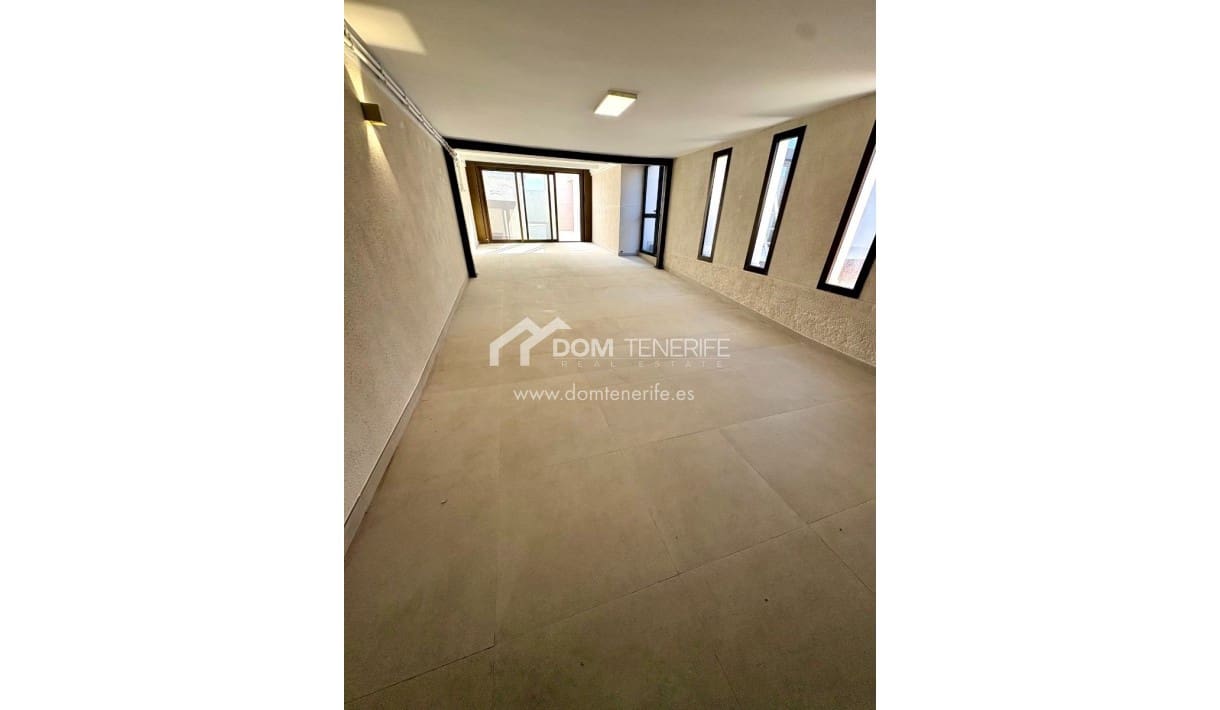 Pareado de 3 habitaciones en El Medano en venta con piscina garaje - 1.100.000 € (Ref: 10054342)