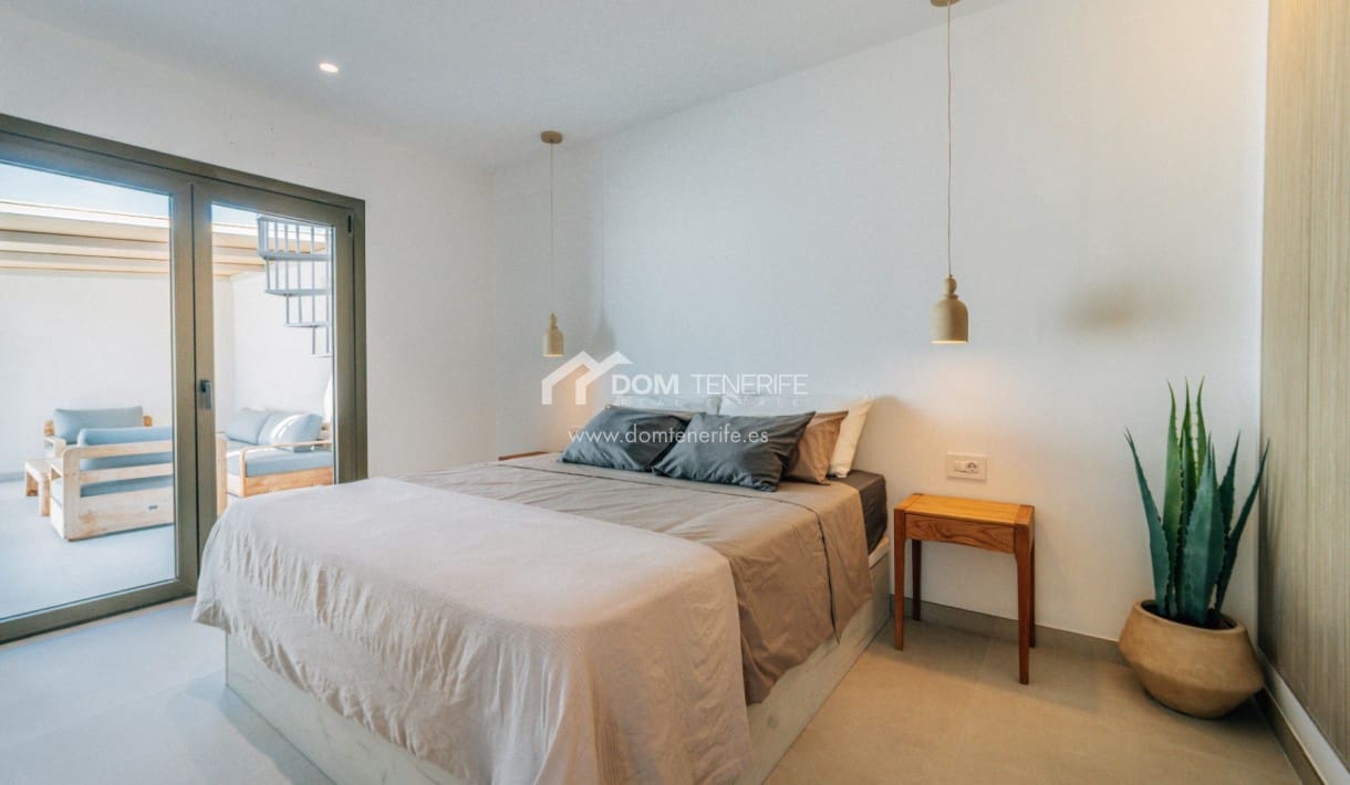 Pareado de 3 habitaciones en El Medano en venta con piscina garaje - 1.100.000 € (Ref: 10054342)