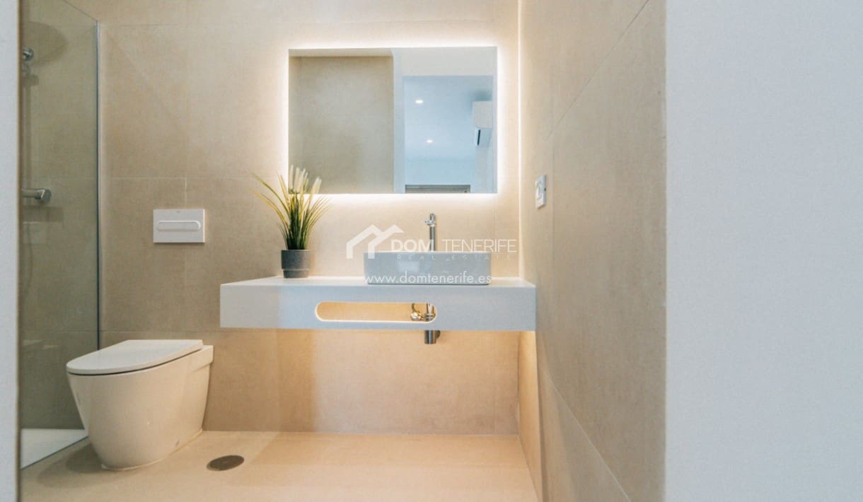 Pareado de 3 habitaciones en El Medano en venta con piscina garaje - 1.100.000 € (Ref: 10054342)