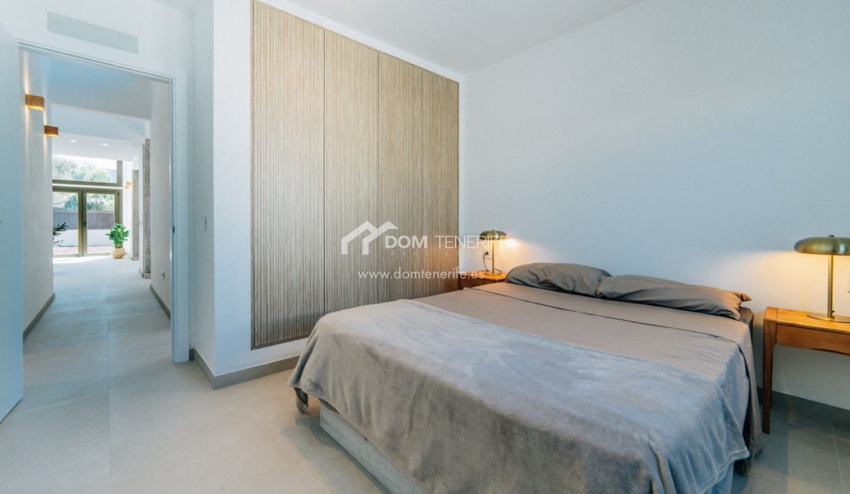 Pareado de 3 habitaciones en El Medano en venta con piscina garaje - 1.100.000 € (Ref: 10054342)