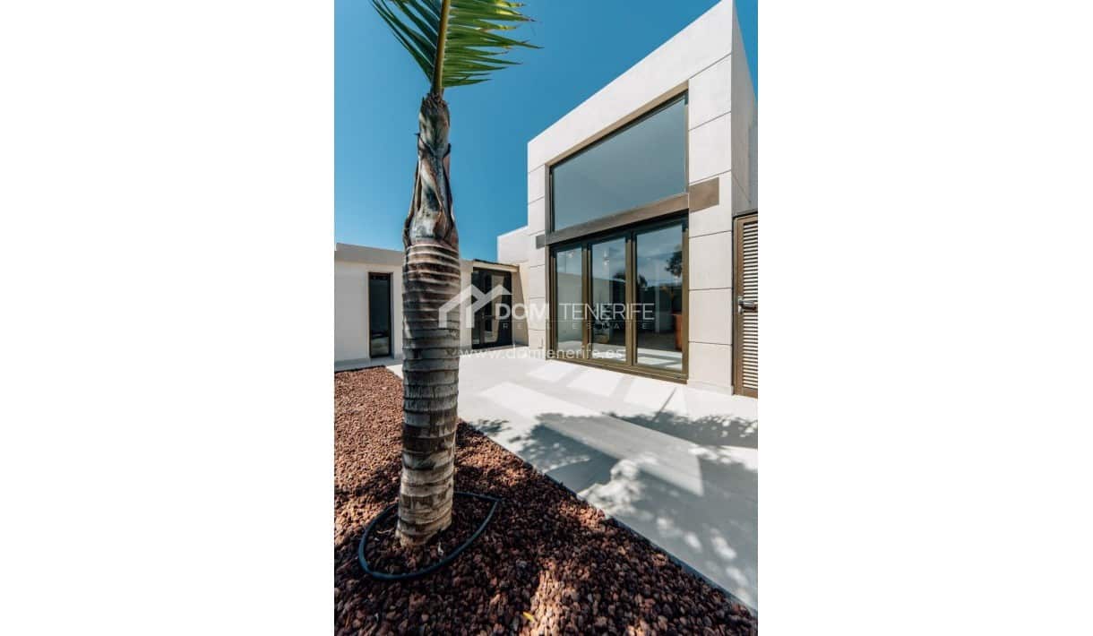 Pareado de 3 habitaciones en El Medano en venta con piscina garaje - 1.100.000 € (Ref: 10054342)