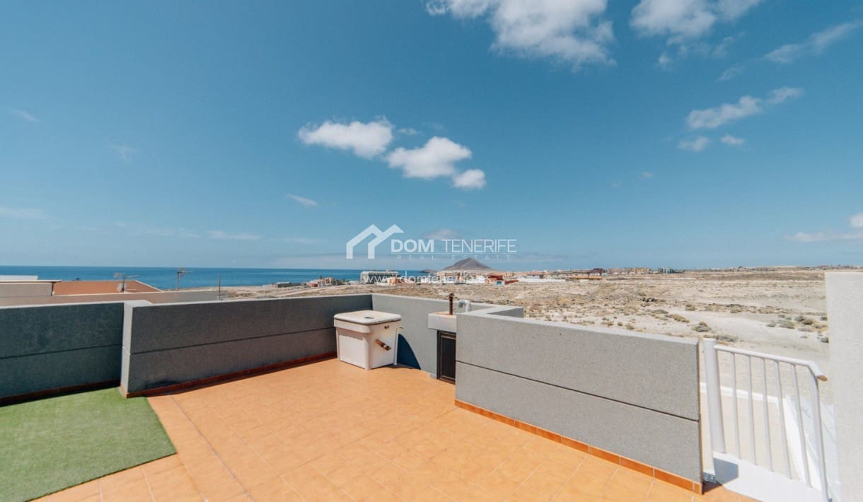 Pareado de 3 habitaciones en El Medano en venta con piscina garaje - 1.100.000 € (Ref: 10054342)