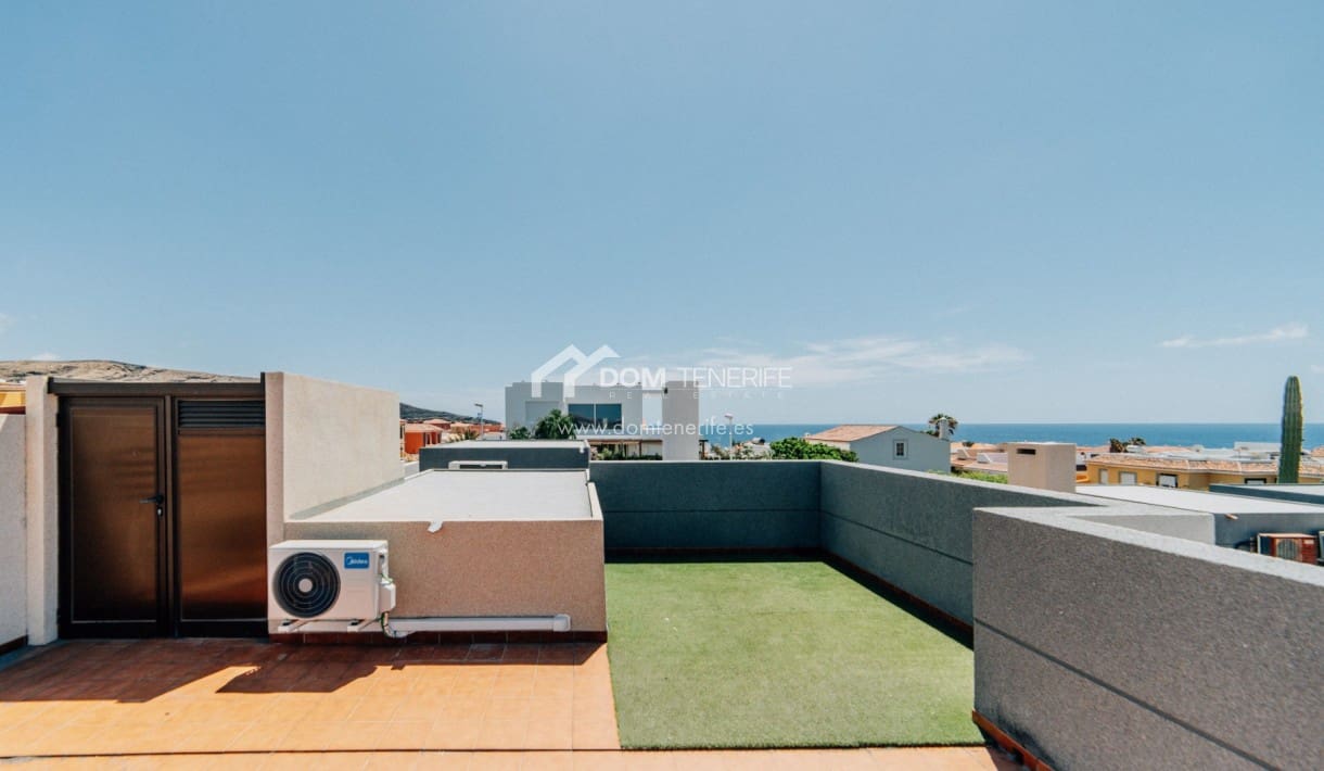 Pareado de 3 habitaciones en El Medano en venta con piscina garaje - 1.100.000 € (Ref: 10054342)