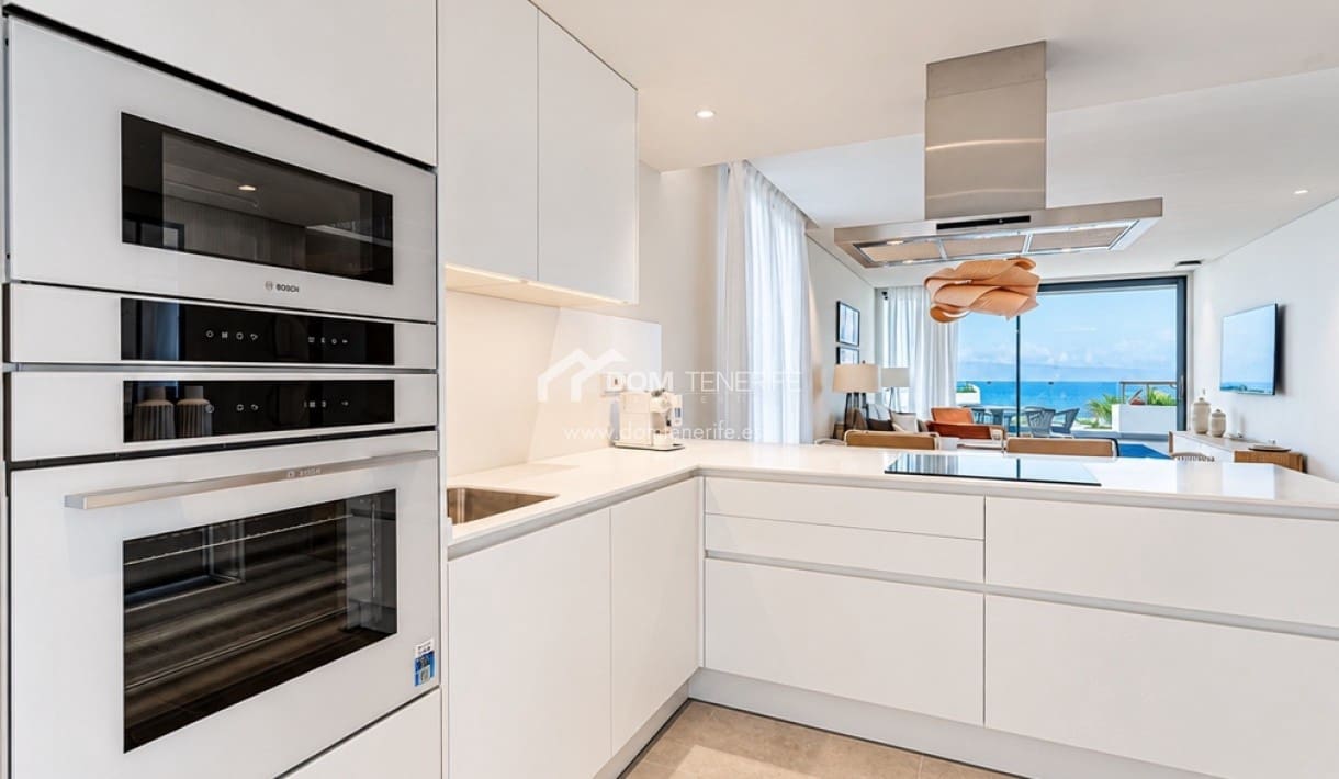 2 chambre Appartement à vendre à Guia de Isora avec piscine garage - 1 117 000 € (Ref: 10130521)